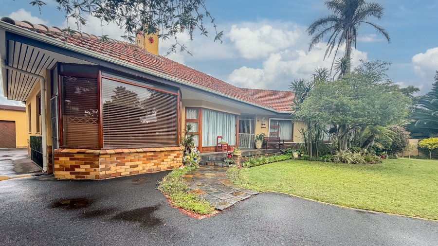 4 Bedroom Property for Sale in De La Haye Western Cape